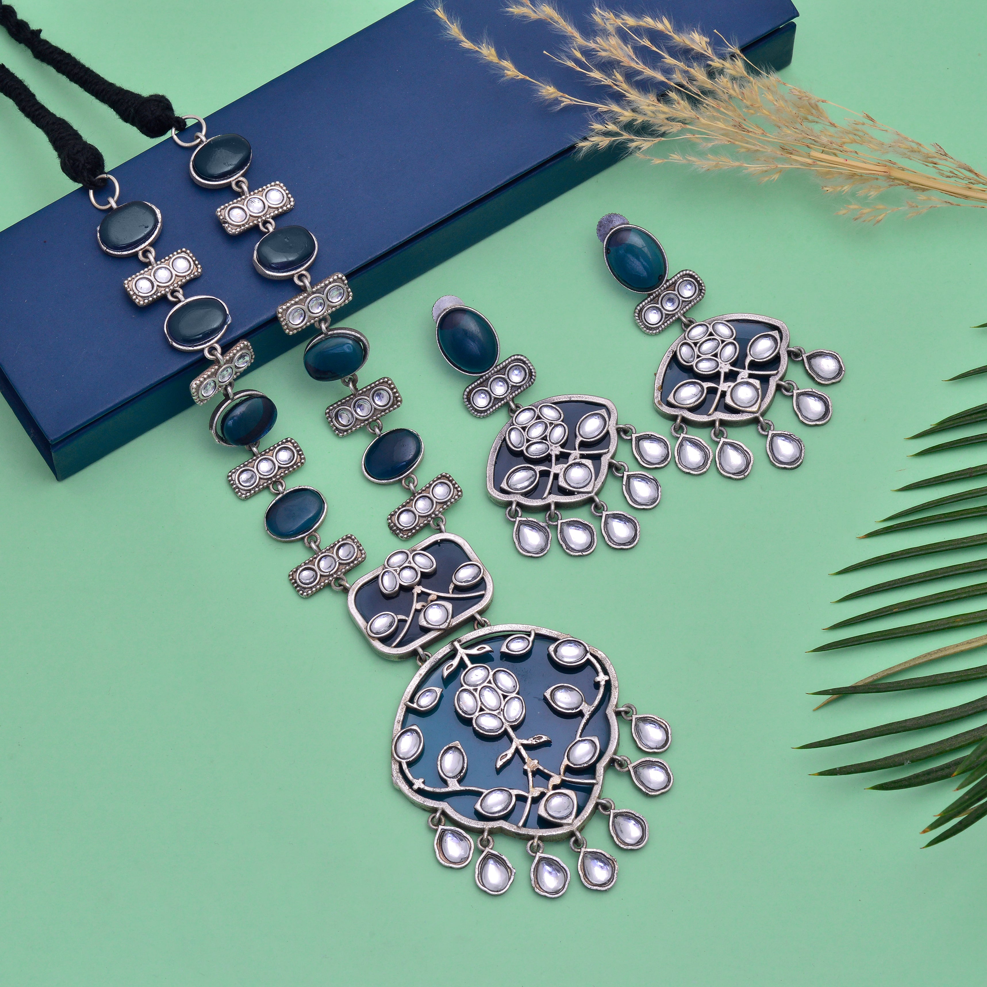 Saaz Necklace Set