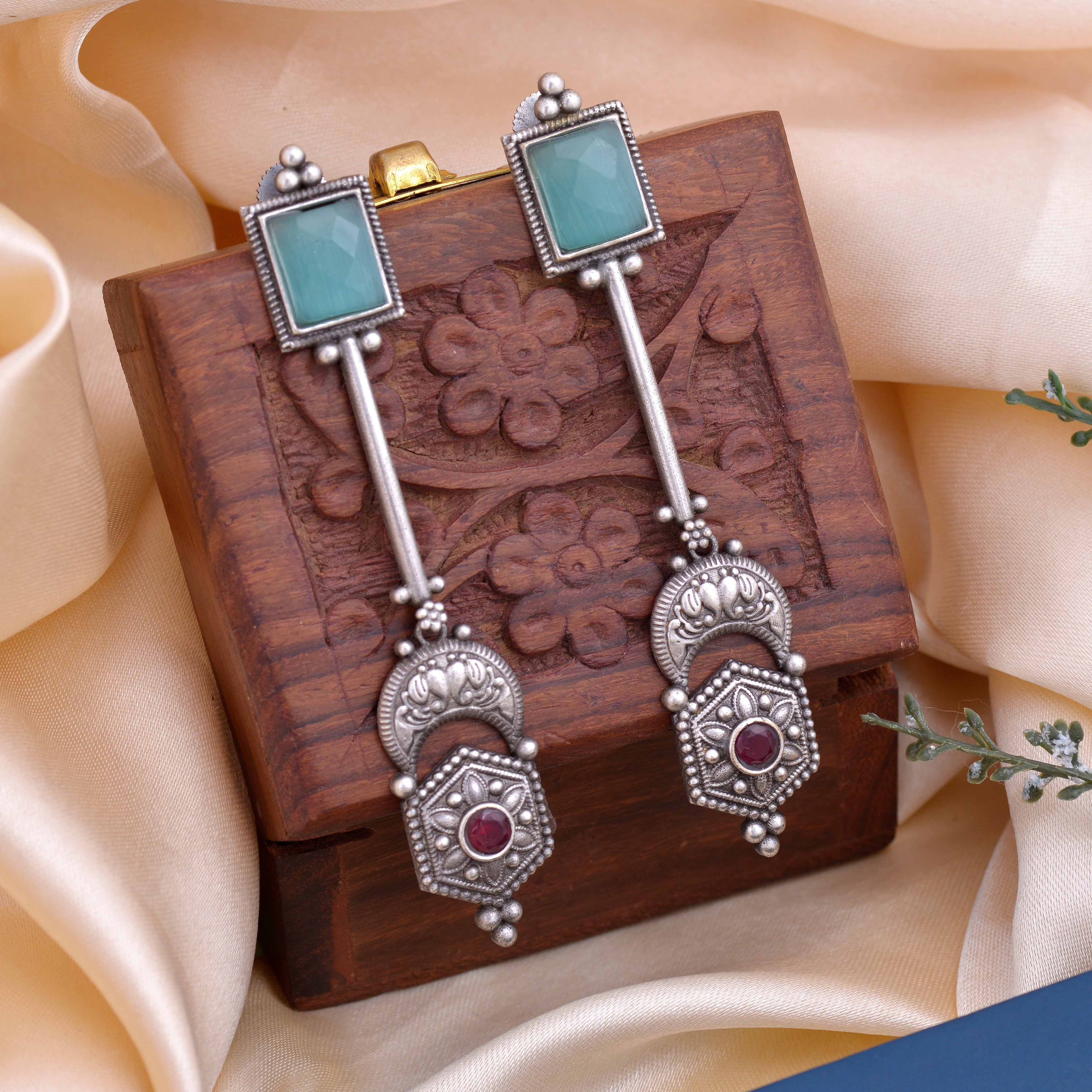 Sona Mehraab Jhumki Earrings