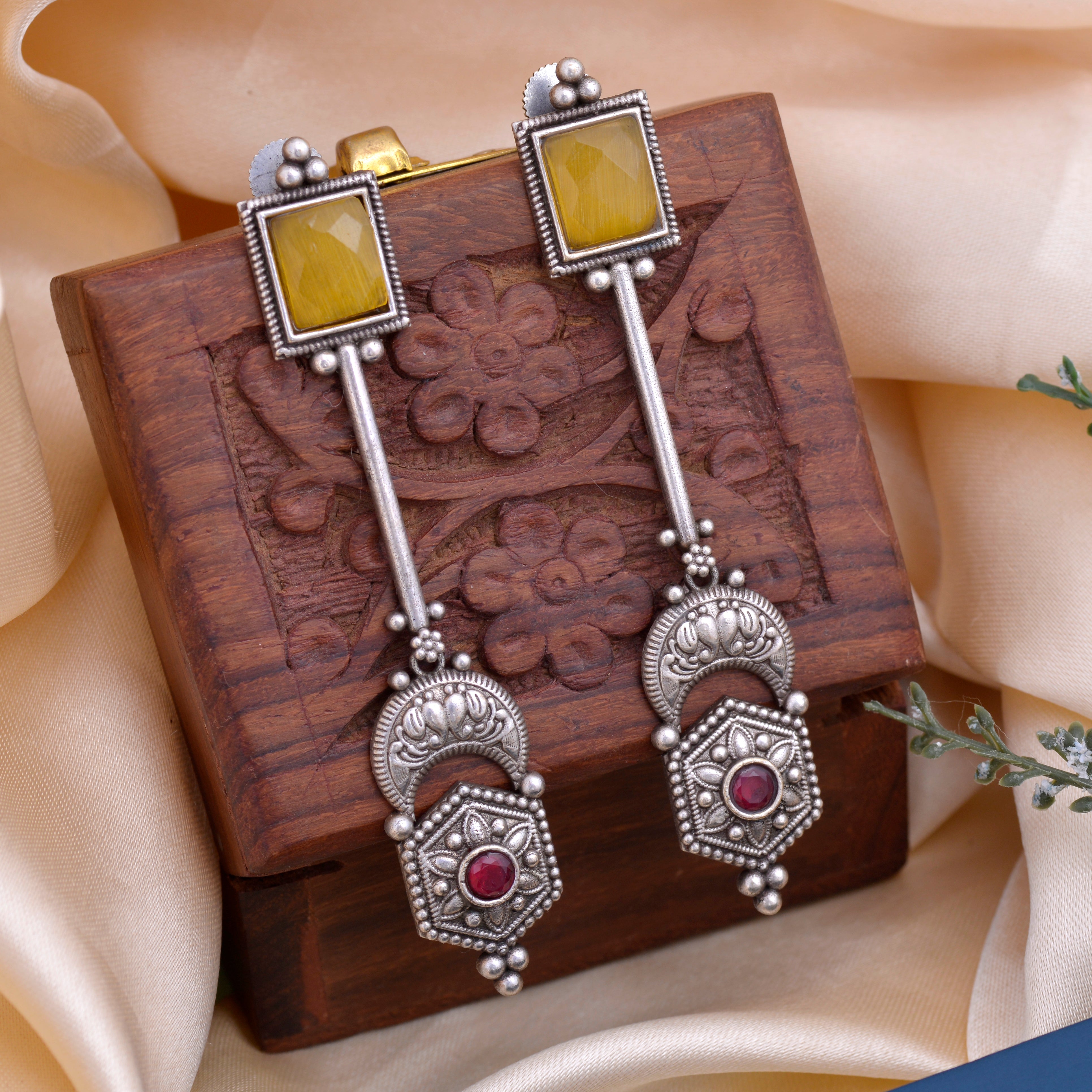 Sona Mehraab Jhumki Earrings