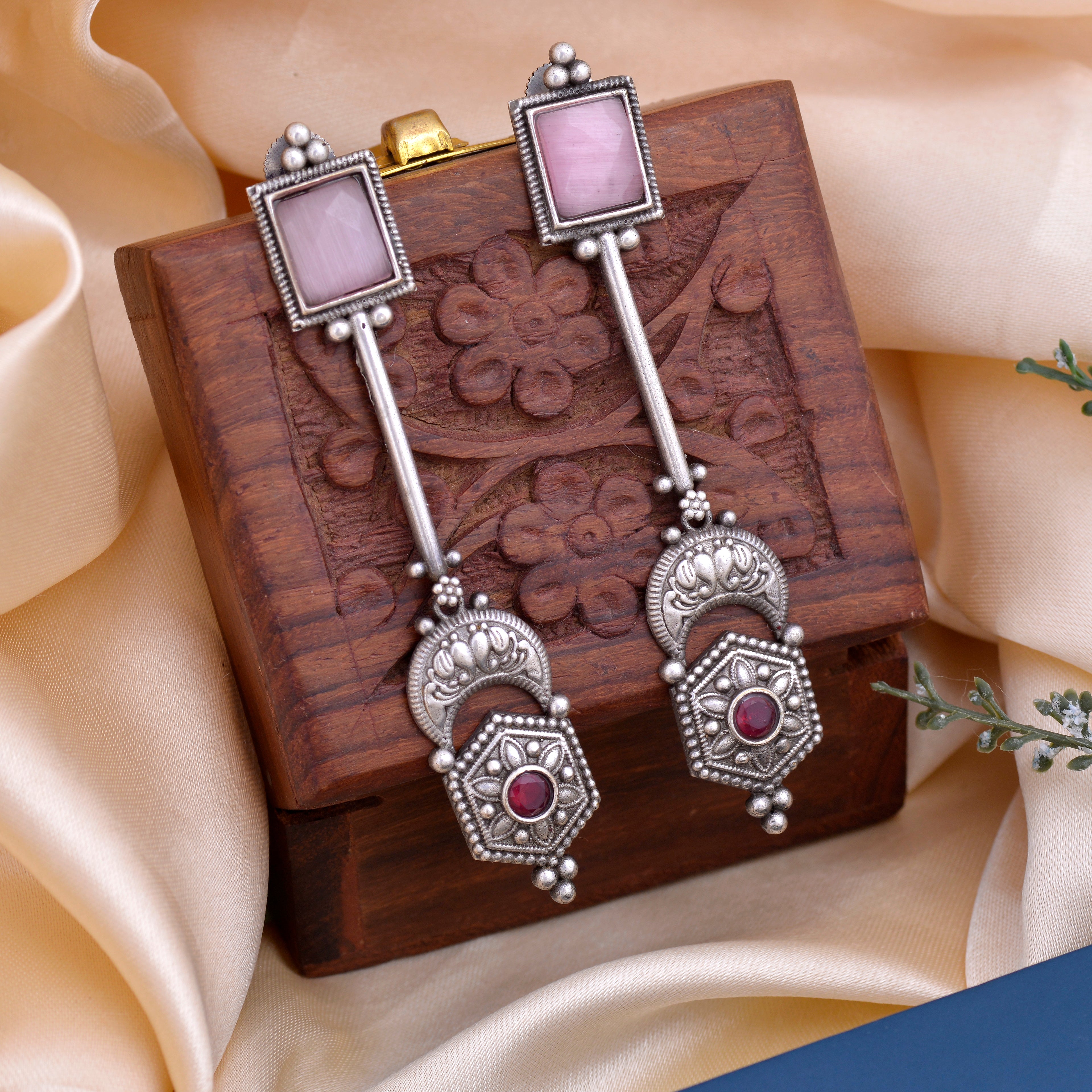 Sona Mehraab Jhumki Earrings