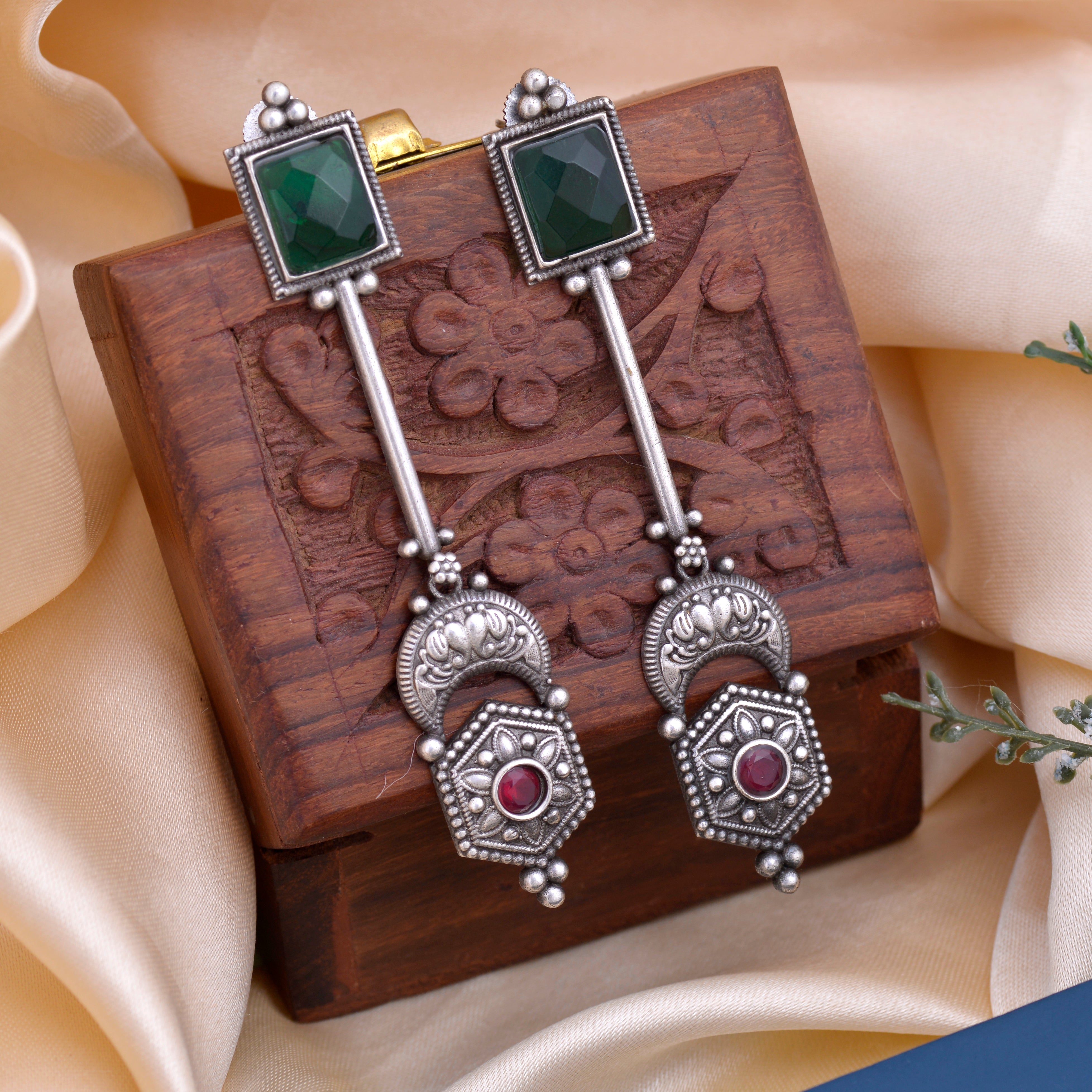 Sona Mehraab Jhumki Earrings