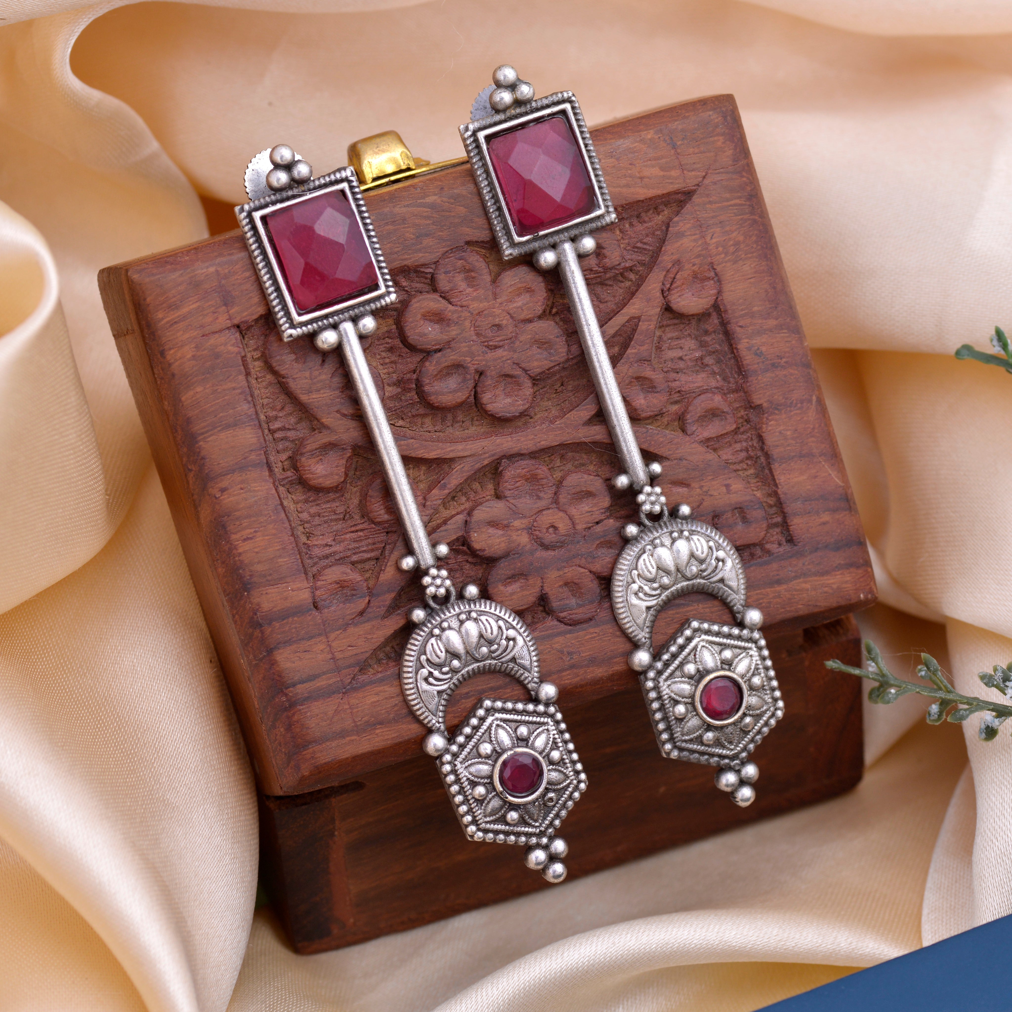 Sona Mehraab Jhumki Earrings