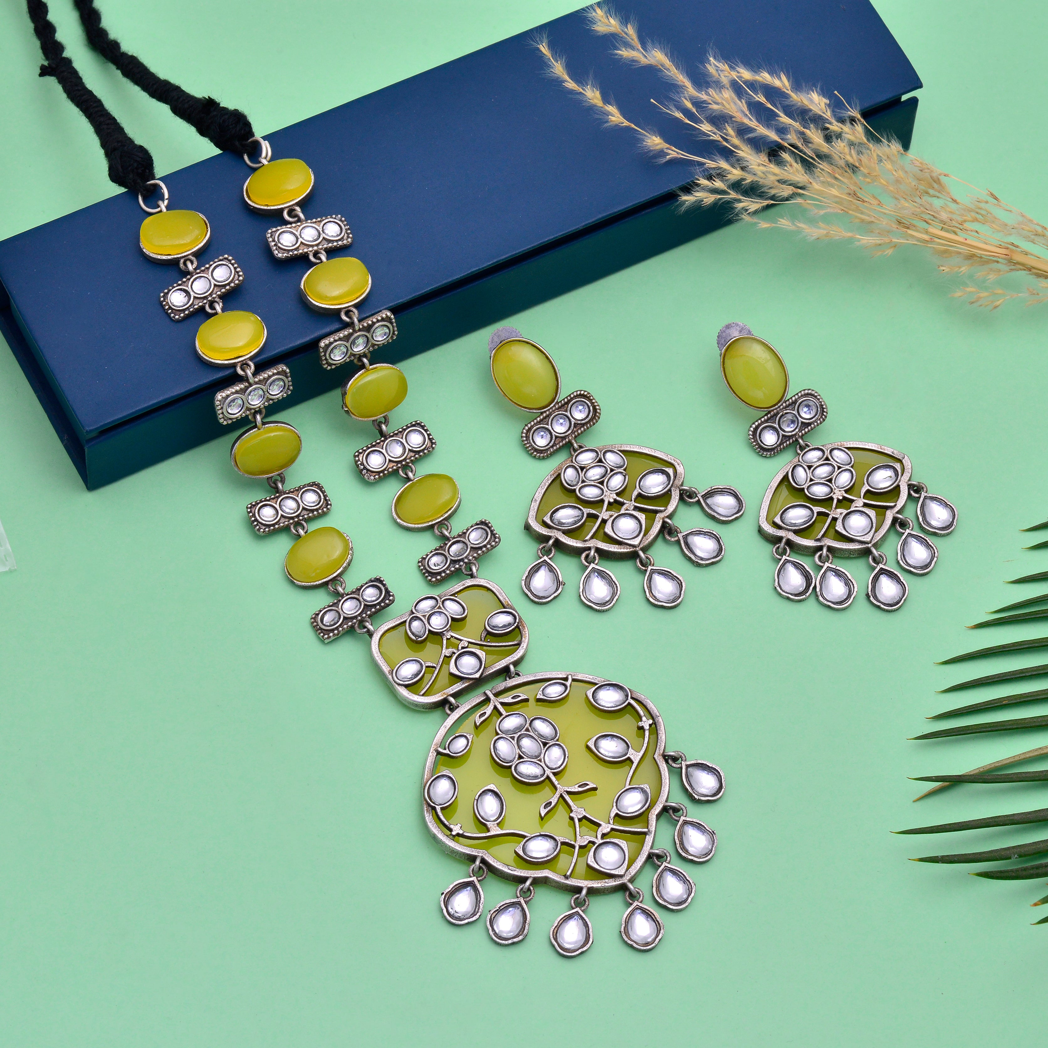 Saaz Necklace Set